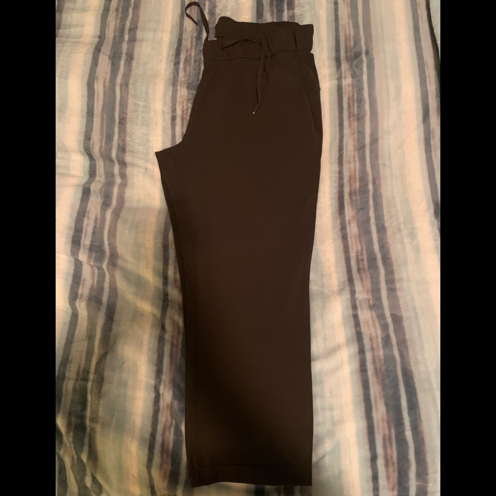 Lululemon on the fly crop pant.